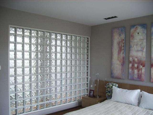 玻璃隔墙价格，玻璃隔断多少钱一平方（玻璃砖价格）