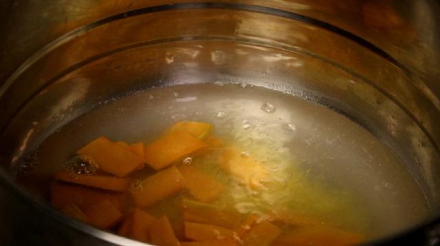 小米南瓜红枣粥，小米南瓜红枣粥的功效与作用（米粥香浓口感棒）