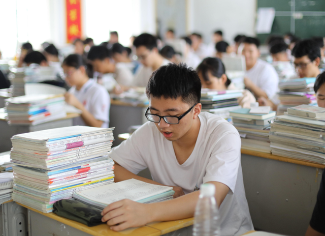 英语老师升职祝福语，祝福老师升职的话语（曾因一句翻译走红网络）