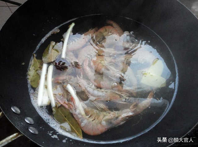 冻虾需要解冻再煮吗，冷冻虾怎么煮才嫩（不管煮鲜虾还是冻虾）