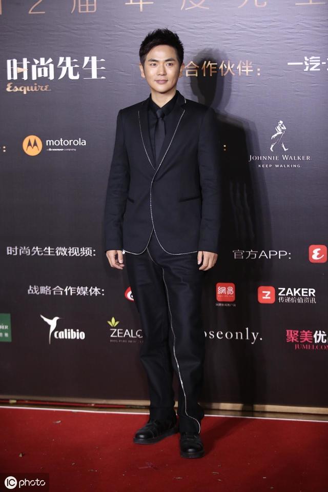 张晓龙陈思斯，张晓龙娶了同剧《甄嬛传》中的曹贵人（“最帅教授”张晓龙曾出演《甄嬛传》圈粉无数）