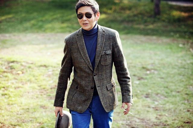 哈文的父亲到底是谁，哈文父亲资料（口吃、失声、进央视、怼台长）