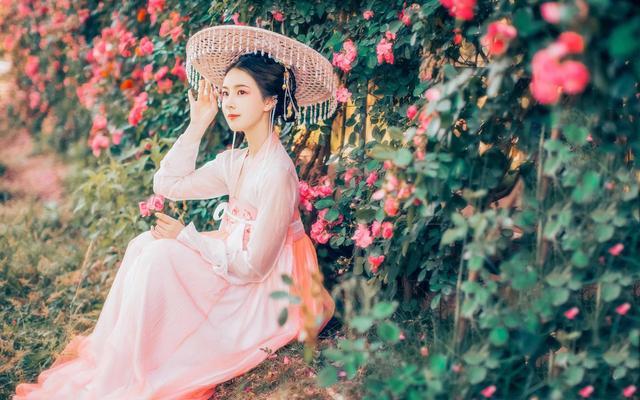 女生戴什么招桃花 戴粉水晶，女生戴什么招桃花（老一辈的人讲）