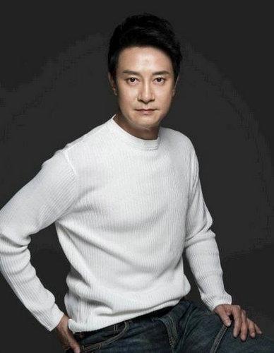 刘锡明：仅仅因为对周慧敏有好感，连系个鞋带都被倪震说成偷窥癖