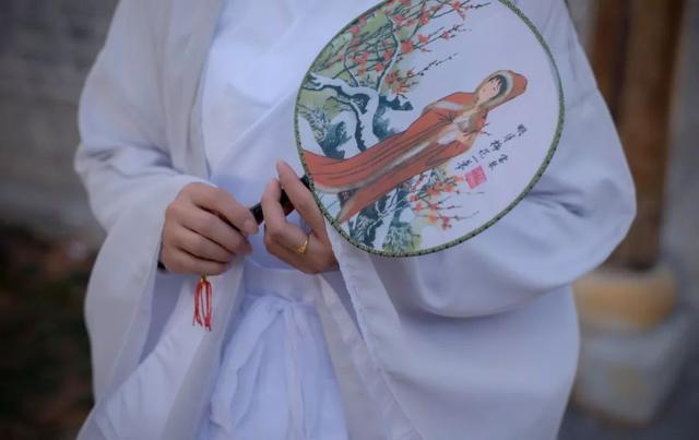 当代巾帼打一字，巾帼打一字（诗词丨世上最美：一是女子）