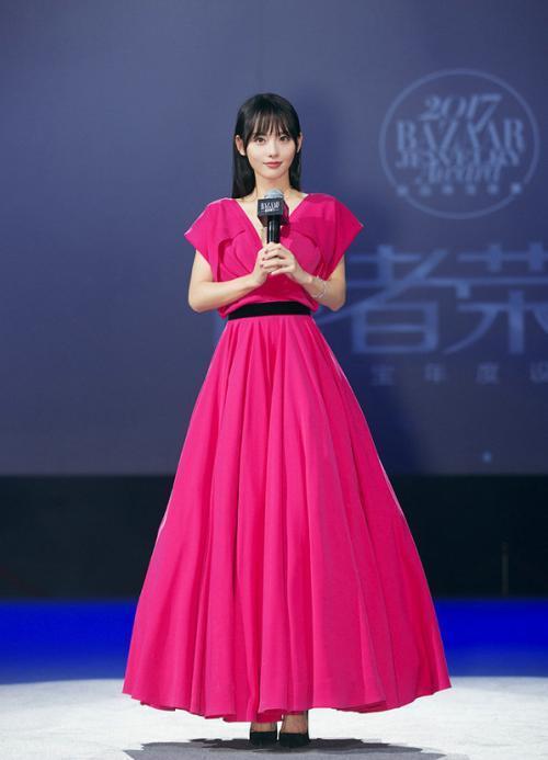 玫红色加什么颜色可调出大红色，玫红色加什么色（试试显白减龄的“玫红色”）