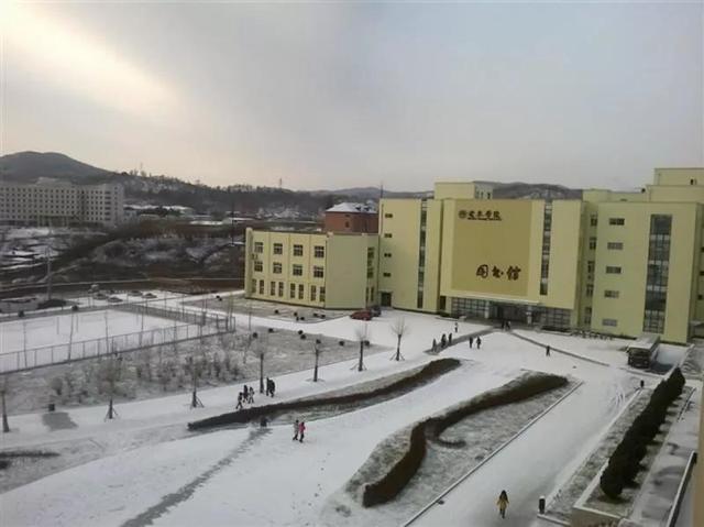 辽东学院宿舍条件怎么样，辽东学院宿舍几人间（辽宁省普通高等院校）