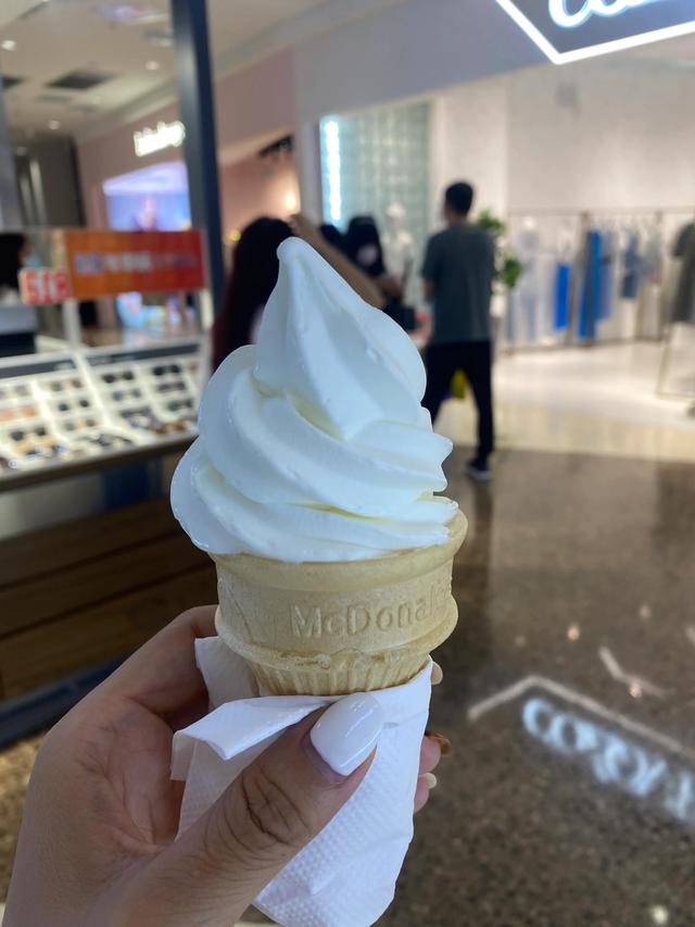 KFC脆皮甜筒怎么做，肯德基甜筒是什么做的（肯德基\u0026麦当劳谁更刚）