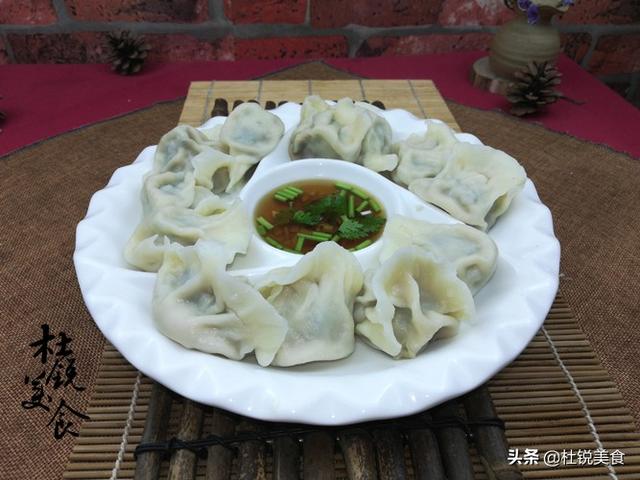 肉三鲜馅怎么调好吃，肉三鲜馅怎么调好吃视频（老师傅教你肉三鲜水饺经典做法）