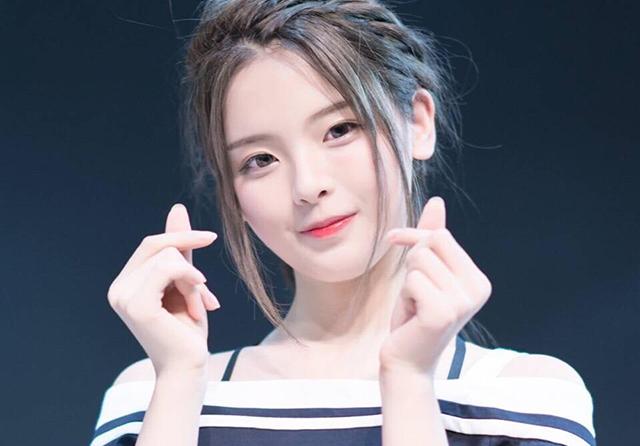 杨超越怎么火的，杨超越怎么火的,感觉没什么才华（生于平凡却凭一己之力涅槃重生）