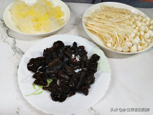 涮牛肉火锅的汤家常做法，食材不多也吃到嗨