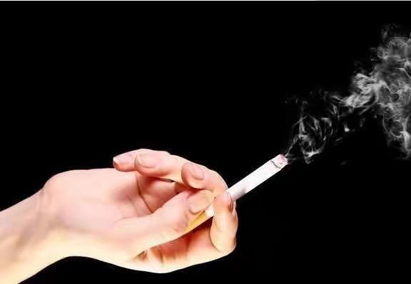 抽烟可以减肥吗，喝水或者抽烟会不会让人变胖（你想不到吧，抽烟也有好处。）