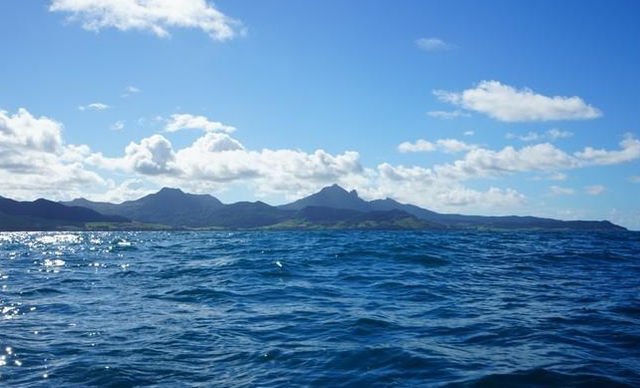 海水是什么颜色，连云港的海水是什么颜色（海水是什么颜色的）
