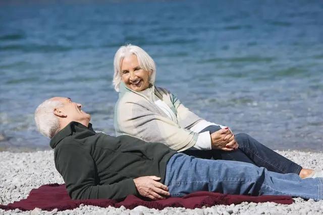 年龄段划分，2022年中国标准年龄段划分（多少岁才算老年人）