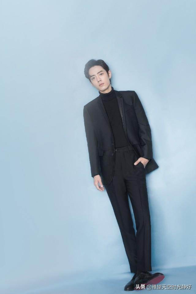 肖战手机壁纸无水印   高颜值小哥哥安利一下，肖战手机壁纸高清壁纸 满屏无水印（暖心男神肖战三十款高清时尚穿搭手机壁纸、背景图～怎么穿都好看）