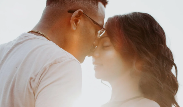 情侣接吻的含义，情侣接吻的含义是什么（涨见识，原来接吻还有含义）