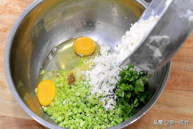 家常蔬菜疙瘩汤的做法，蔬菜疙瘩汤怎么做（河南人常吃这碗农家青豆疙瘩汤）