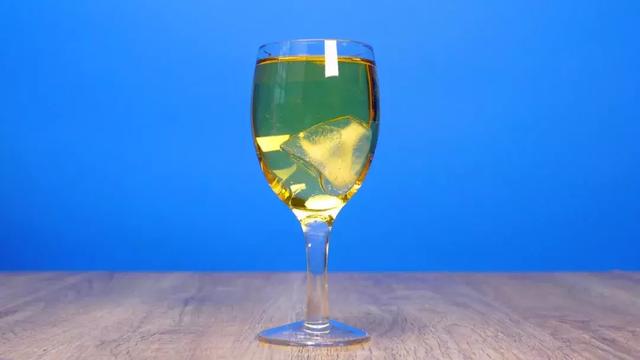 1升豆油等于多少斤，1升食用油等于多少斤油（放入油中的冰块上浮还是下沉）