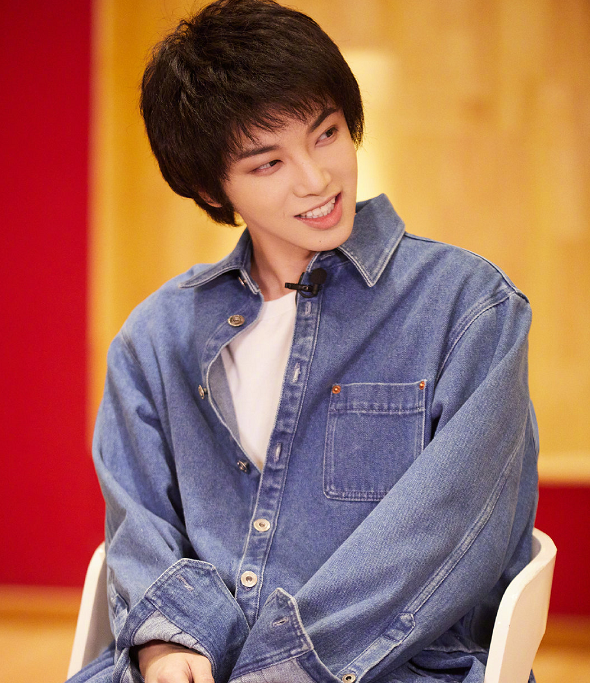 华晨宇哥谭歌词，华晨宇的全部歌曲歌词（这12首歌希望能让大众感到快乐）