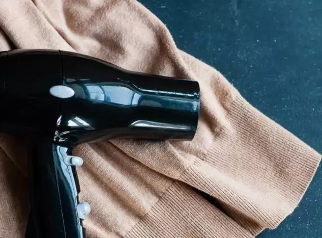 裤子起球怎么快速去掉，衣服起毛用什么办法把它去掉（裤子不合身……教你一招）