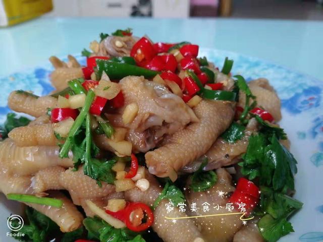 凉拌鸡爪和香辣鸡爪做法，凉拌香辣鸡爪的制作方法和配料（教你做香辣美味的凉拌鸡爪）