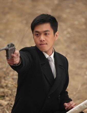 人气男星张若昀主演几部谍战剧，黑狐霹剑斩风影，谍战深海在惊蛰