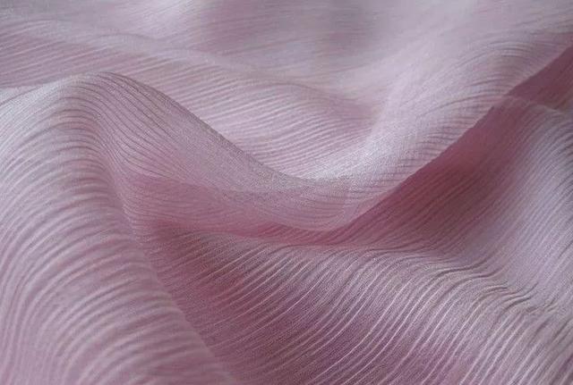 怎么洗真丝，真丝衣服染色怎么洗掉妙招（真丝衣服怎么洗才能不掉色）