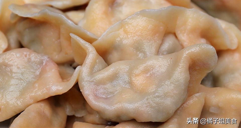 餃子這個做法火了 和面不用一滴水 營養(yǎng)美味 老公一頓吃了50個-起舞食譜網