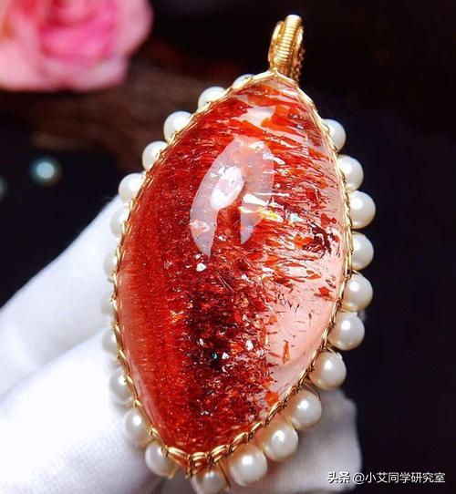 什么是沙金，什么是沙金手镯（太阳般的闪耀,光芒万丈;金子般的光泽,闪闪发光-这就是砂金效应）