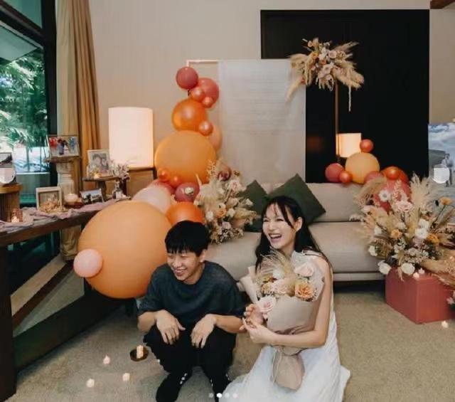 白色恋人是什么意思，白色恋爱什么意思（14对明星秀恩爱）