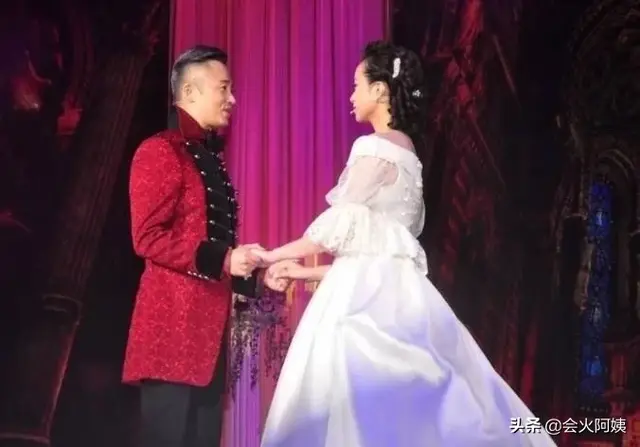 倪琳现任丈夫照片，倪琳（如今对患病丈夫不离不弃）