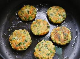 圖片[6]-【豆腐餅】做法步驟圖 外酥里嫩 小孩常吃長大高個-起舞食譜網