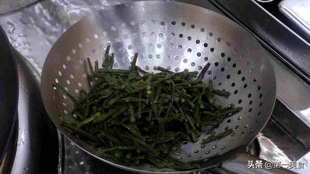 干豆角要泡多久，干豆角如何泡发（大厨教你做一道干豆角超级镇）
