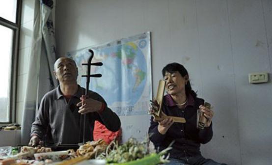 小沈阳所有歌曲，小沈阳蒙面唱将猜猜猜歌曲（走到今天该怪谁呢）