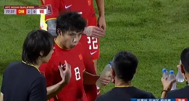 足球中的中锋是干什么的，足球里的中锋是干什么的（李铁跟郝伟好好学着点）