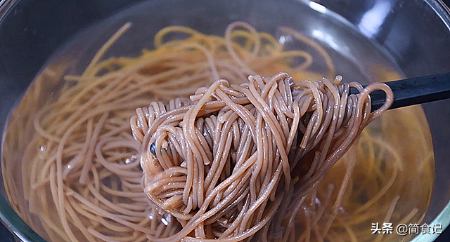 酸辣蕨根粉的做法大全，香辣蕨根粉的做法（大厨教你酒店做法）