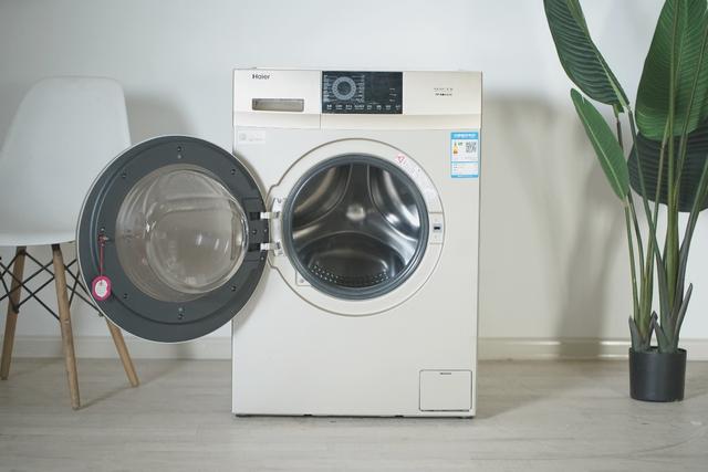 如何使用海尔蒸汽电熨斗，海尔蒸汽电熨斗怎么用（海尔EG100HB209G洗衣机体验）