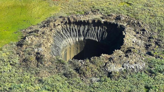 西伯利亚神秘巨洞，探秘最大的地下洞穴（北极出现17个神秘巨洞）