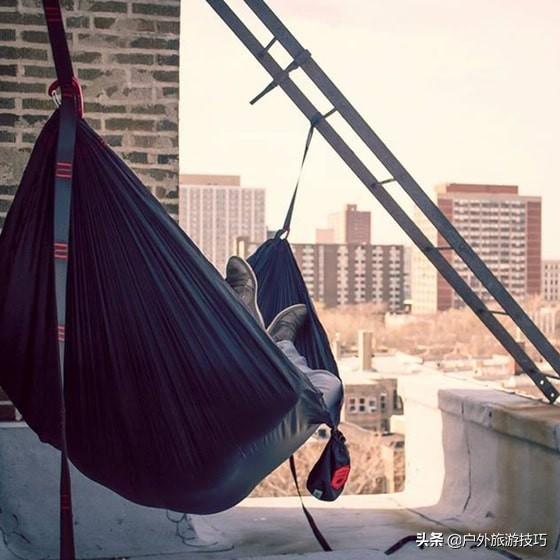 如何制作降落伞用绳子编，如何用绳子编降落伞（怎么不花钱自己在野外制作吊床—户外手工技能）