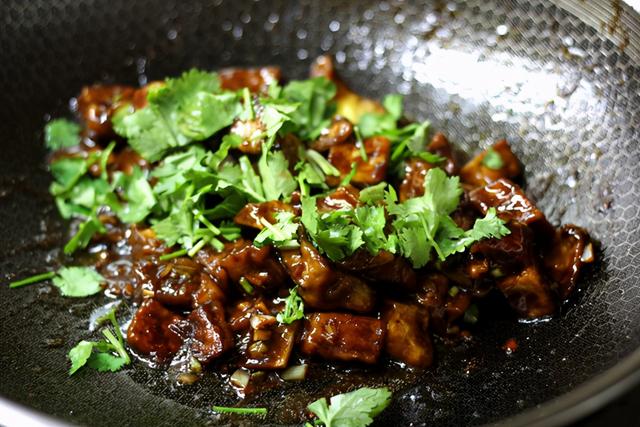 什么是酱爆，酱爆是什意思（甜面酱、番茄酱哪种更好吃）