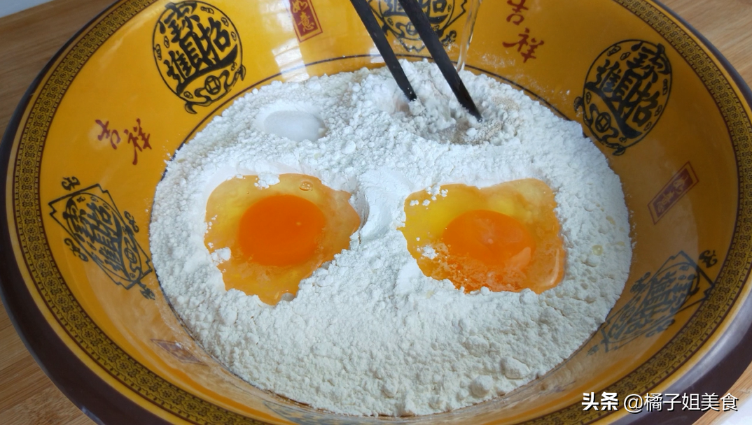 图片[2]-懒人早餐新宠：无需揉面的酥脆蓬松饼 10分钟搞定 比油条还简单-起舞食谱网