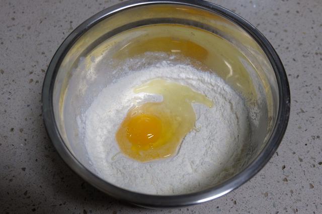 炸油饼面怎么和，炸油饼怎么和面（20年老店的炸油饼配方）