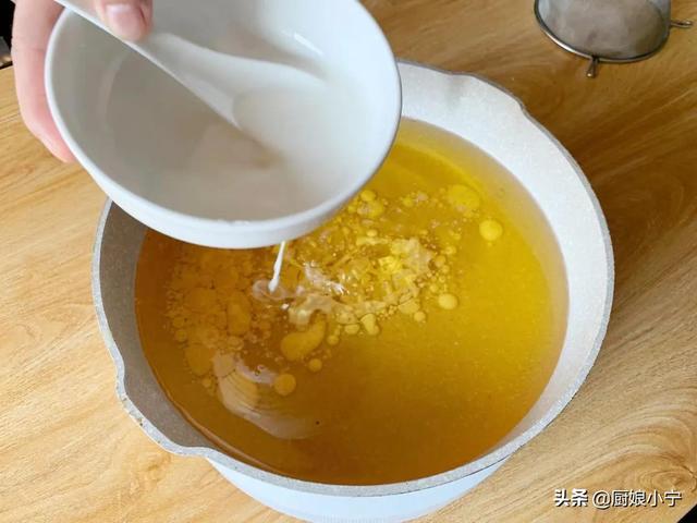 炸过的油怎么变清，炸过的食用油怎样变清（过年炸剩的旧油不要扔）