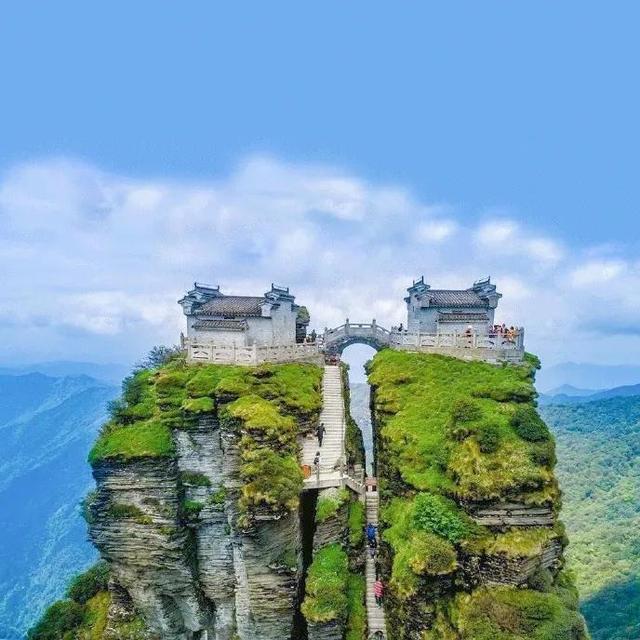 贵州必去十大景点，贵州旅游必去十大景点推荐（贵州旅行可去的十大景点）