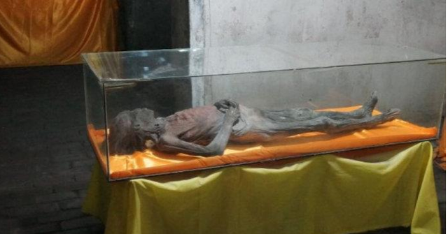 僧、尼、道共居一山修行  承德丰宁白云古洞景区，僧、尼、道共居一山修行（有一桥飞架两山之间的千年古刹）