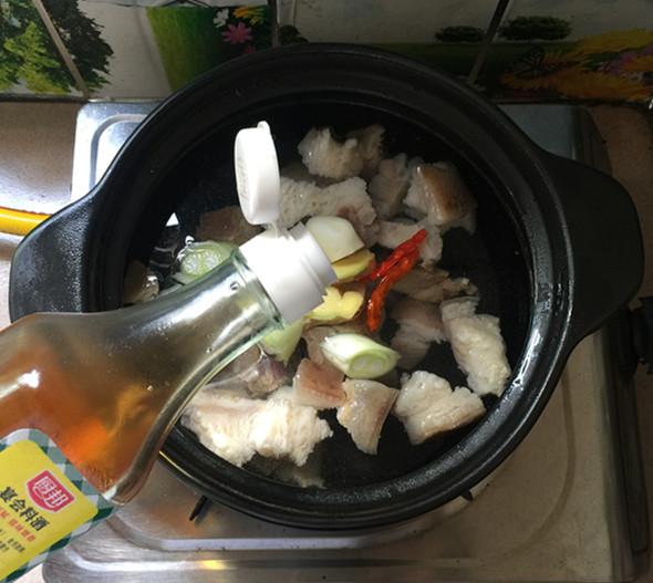 腊猪蹄炖什么好吃，腊猪蹄和什么一起炖好吃（萝卜炖腊猪蹄肉）