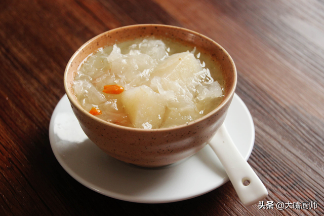 银耳汤如何出胶，银耳汤怎么才能出胶（有2点很关键）