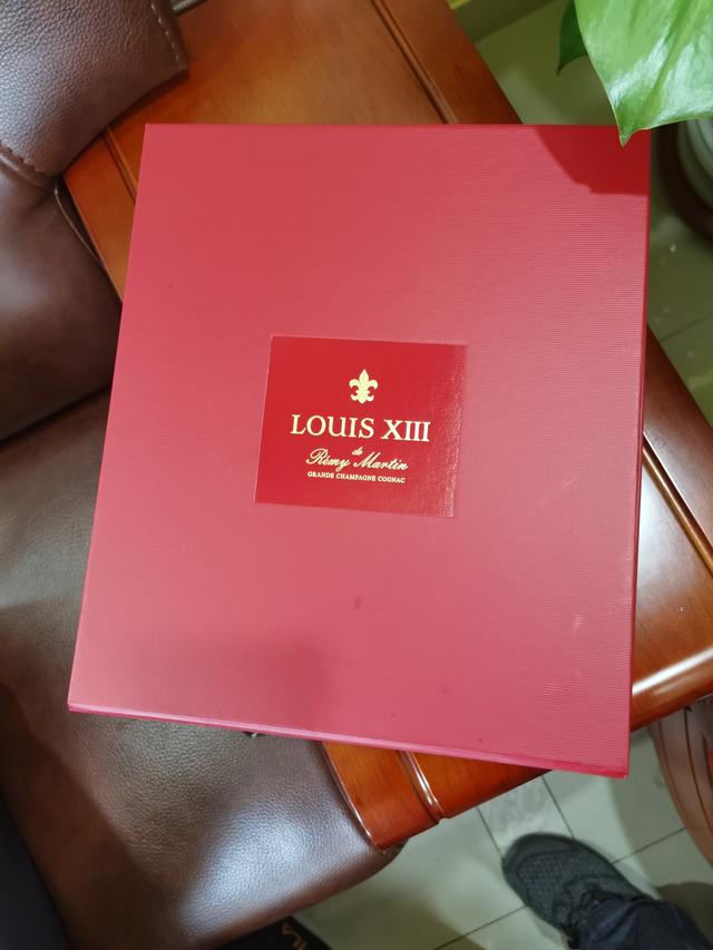 路易十三神龙套多少钱，神龙套和路易十三哪个贵（第一次喝两万多一瓶的路易十三）