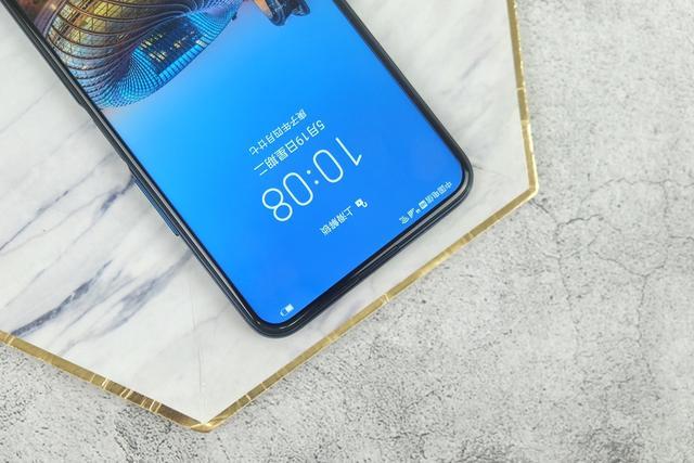 手机屏幕有许多细小的划痕怎么办，手机屏幕出现细小划痕（避免手机出现划痕）