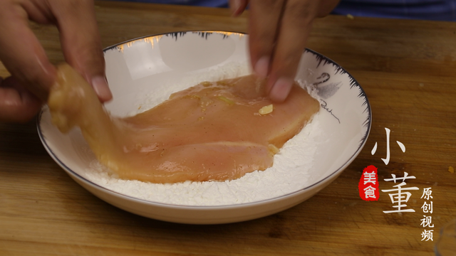 霸王鸡排家常做法，火遍大街小巷的炸鸡排这样做